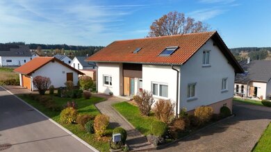 Einfamilienhaus zum Kauf 415.000 € 6 Zimmer 160 m² 1.099 m² Grundstück Burgberg Königsfeld im Schwarzwald / Burgberg 78126