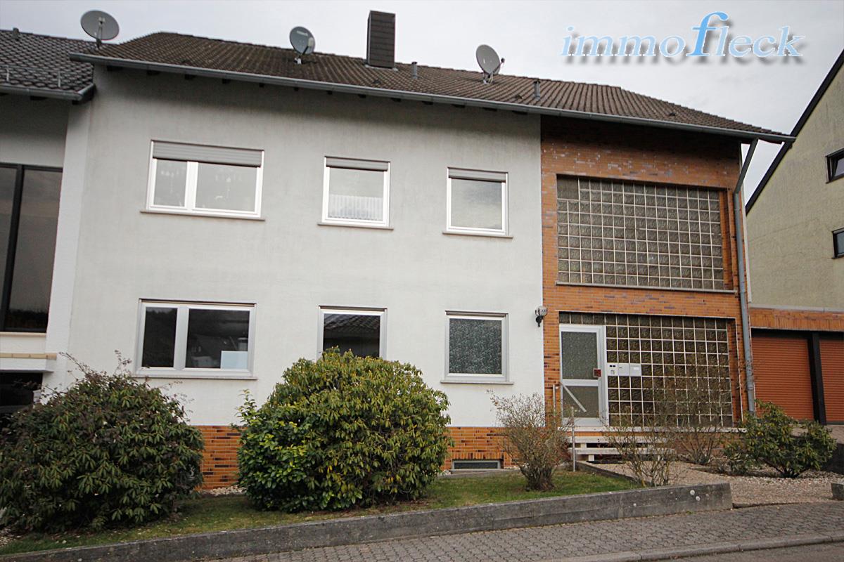 Mehrfamilienhaus zum Kauf 299.000 € 10 Zimmer 235 m²<br/>Wohnfläche 693 m²<br/>Grundstück Holz Heusweiler 66265