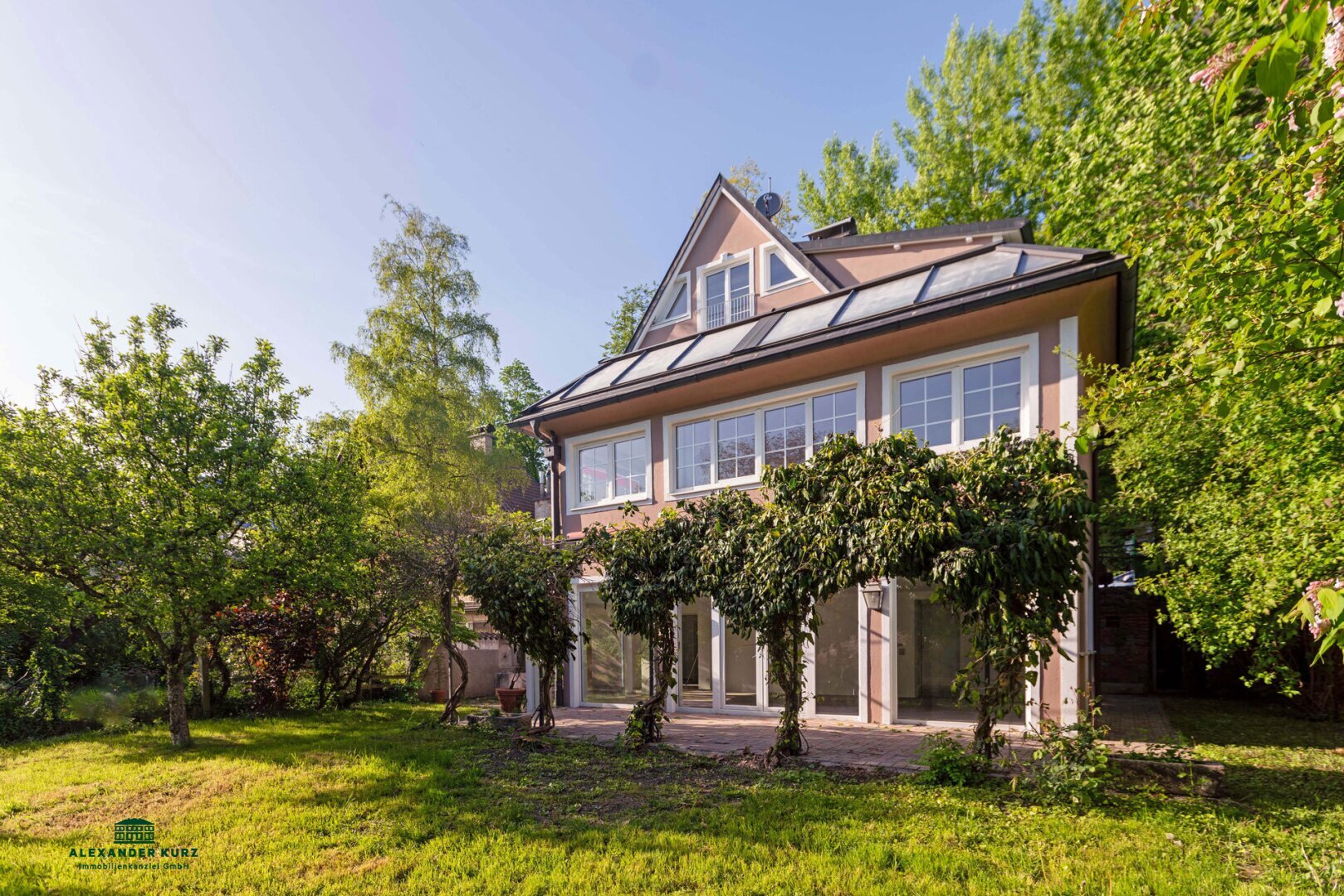 Haus zum Kauf 1.825.000 € 9 Zimmer 284 m²<br/>Wohnfläche 666 m²<br/>Grundstück Salzburg Salzburg 5020