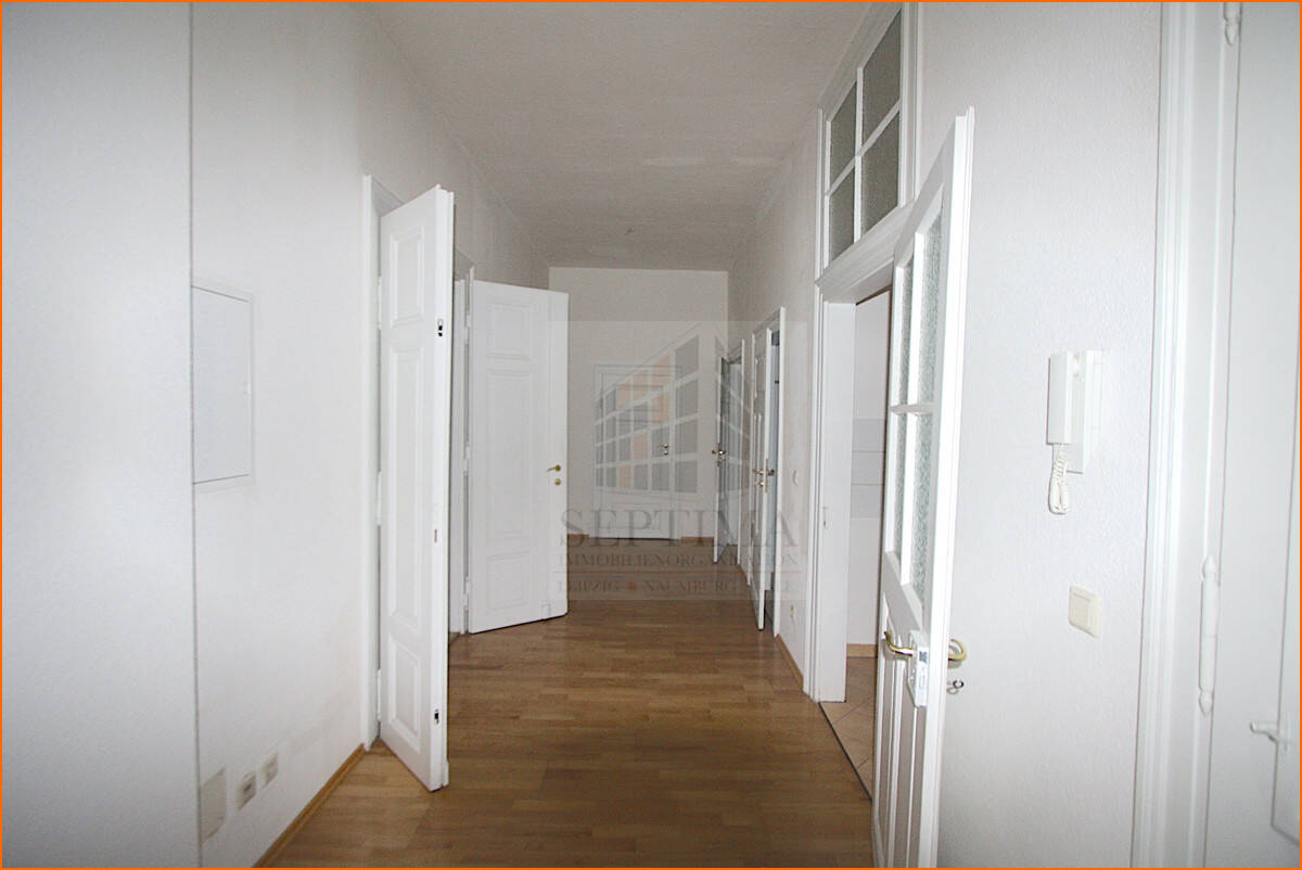 Viel Platz zum leben, 3 Raumwohnung mit Balkon und Lift auf der Etage, zu verkaufen