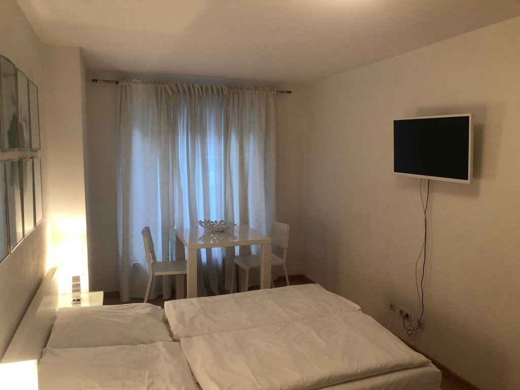 Wohnung zur Miete Wohnen auf Zeit 1.497 € 1 Zimmer 18 m²<br/>Wohnfläche ab sofort<br/>Verfügbarkeit Holzgasse Altstadt - Süd Köln 50676