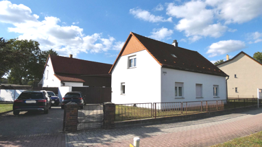 Einfamilienhaus zum Kauf Provisionsfrei 148.000 € 4 Zimmer 102 m² 1.008 m² Grundstück Hauptstr.1 Schwarzheide 01987