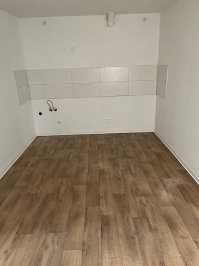 Wohnung zur Miete 410 € 2 Zimmer 63 m² EG frei ab sofort Bahnhofstr. 4 Oßmannstedt Ilmtal-Weinstraße 99510