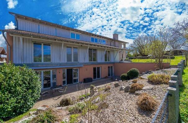 Immobilie in Efringen-Kirchen - Traumhaftes Zweifamilienhaus mit großem Grundstück und unverbaubarem Blick in Mappach ! - Bild 1