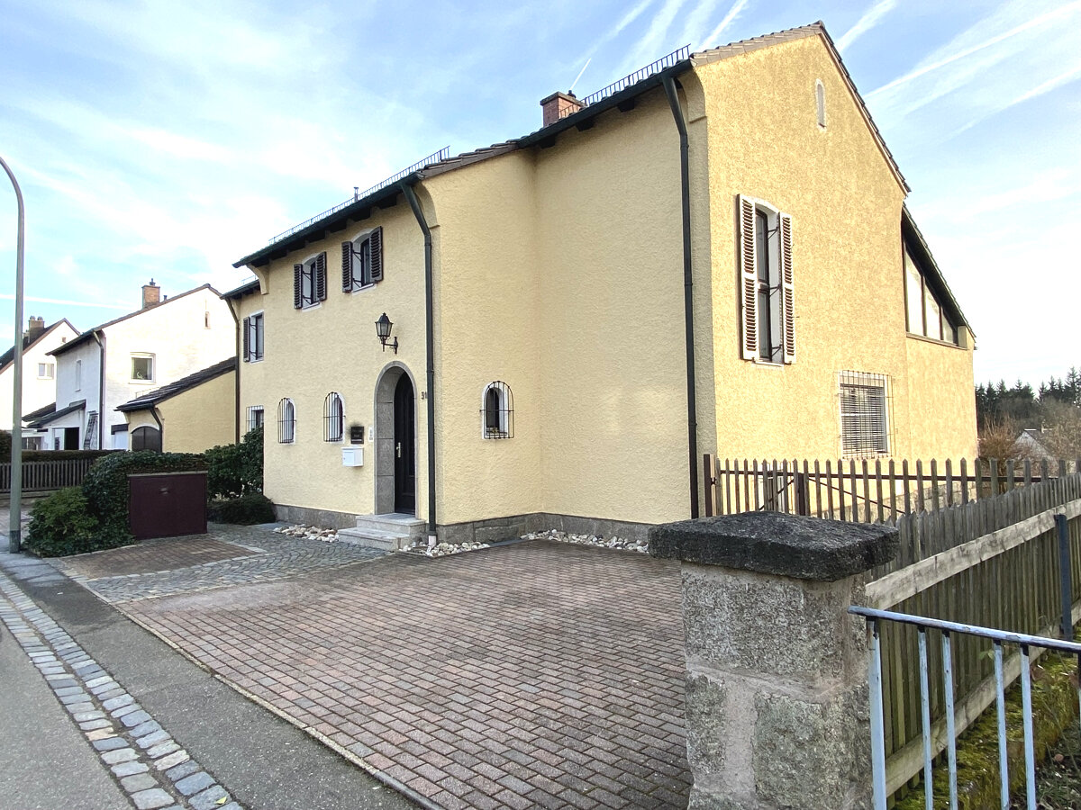 Haus zum Kauf 13 Zimmer 259 m²<br/>Wohnfläche 1.123 m²<br/>Grundstück Rehbühl Weiden 92637