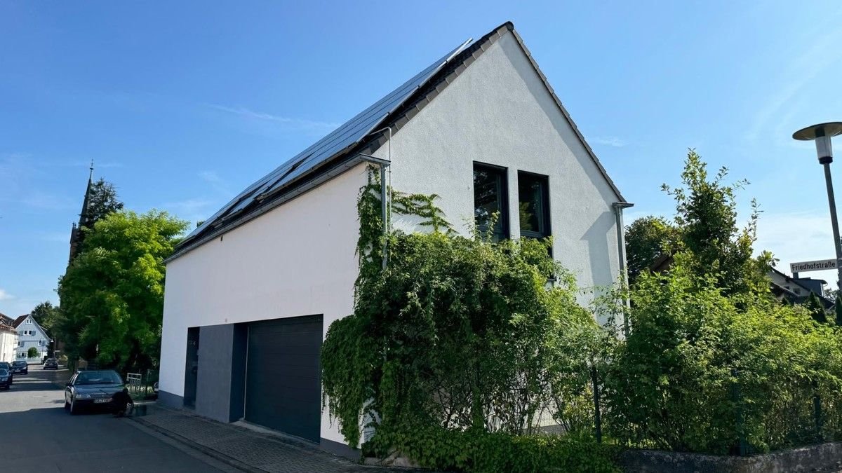 ***Neuwertiges 1 FH mit Garage, Garten und PV-Anlage "Provisionsfrei" ***