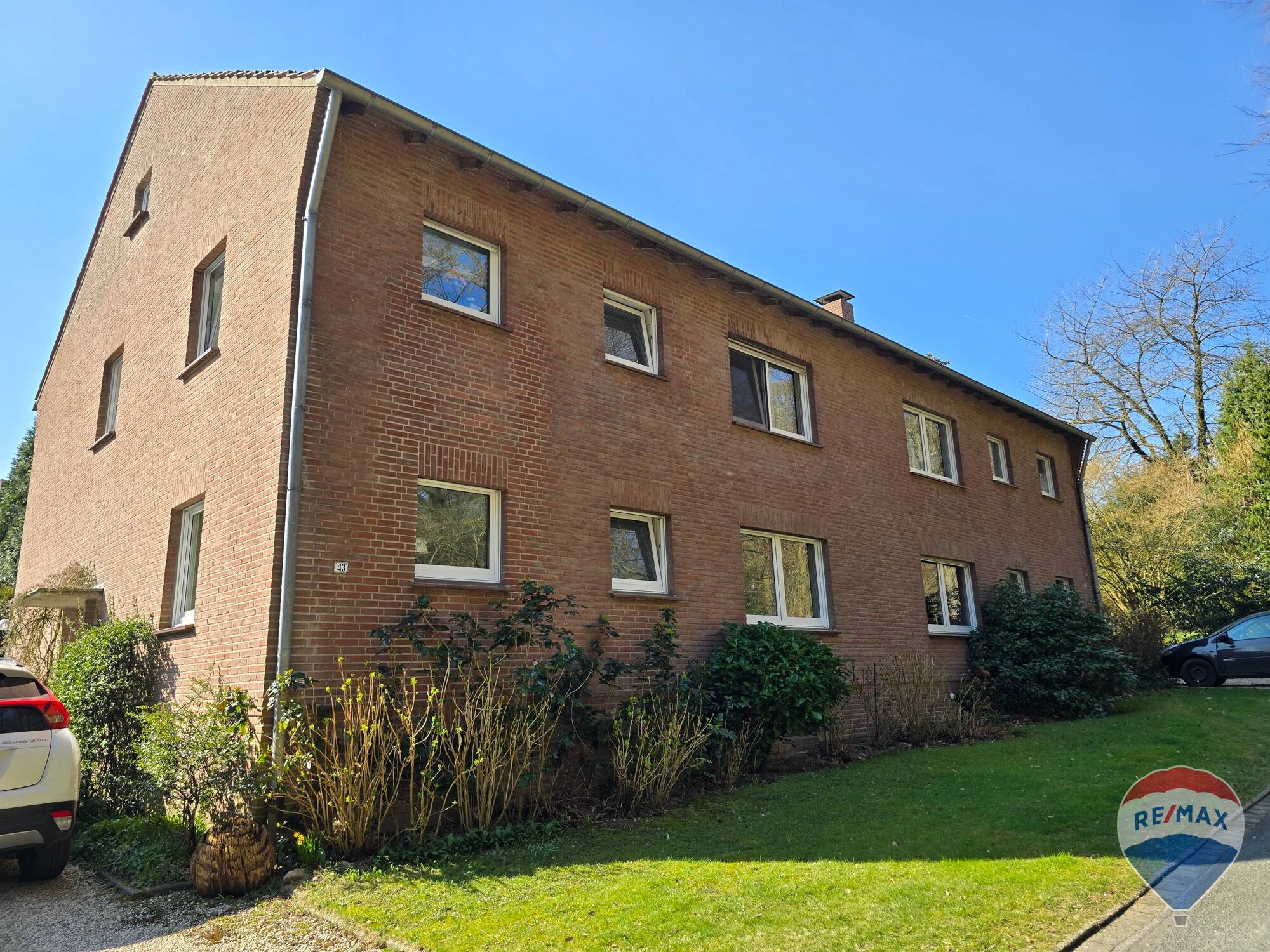 Solide vermietetes Zwei-Familienhaus DHH