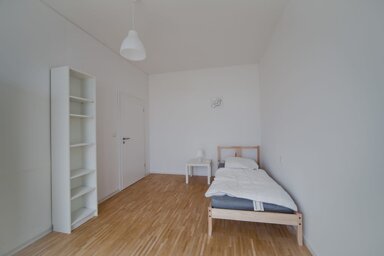 Wohnung zur Miete Wohnen auf Zeit 820 € 8 Zimmer 16 m² frei ab 03.03.2025 Erika-Mann-Straße 17 Marsfeld München 80636