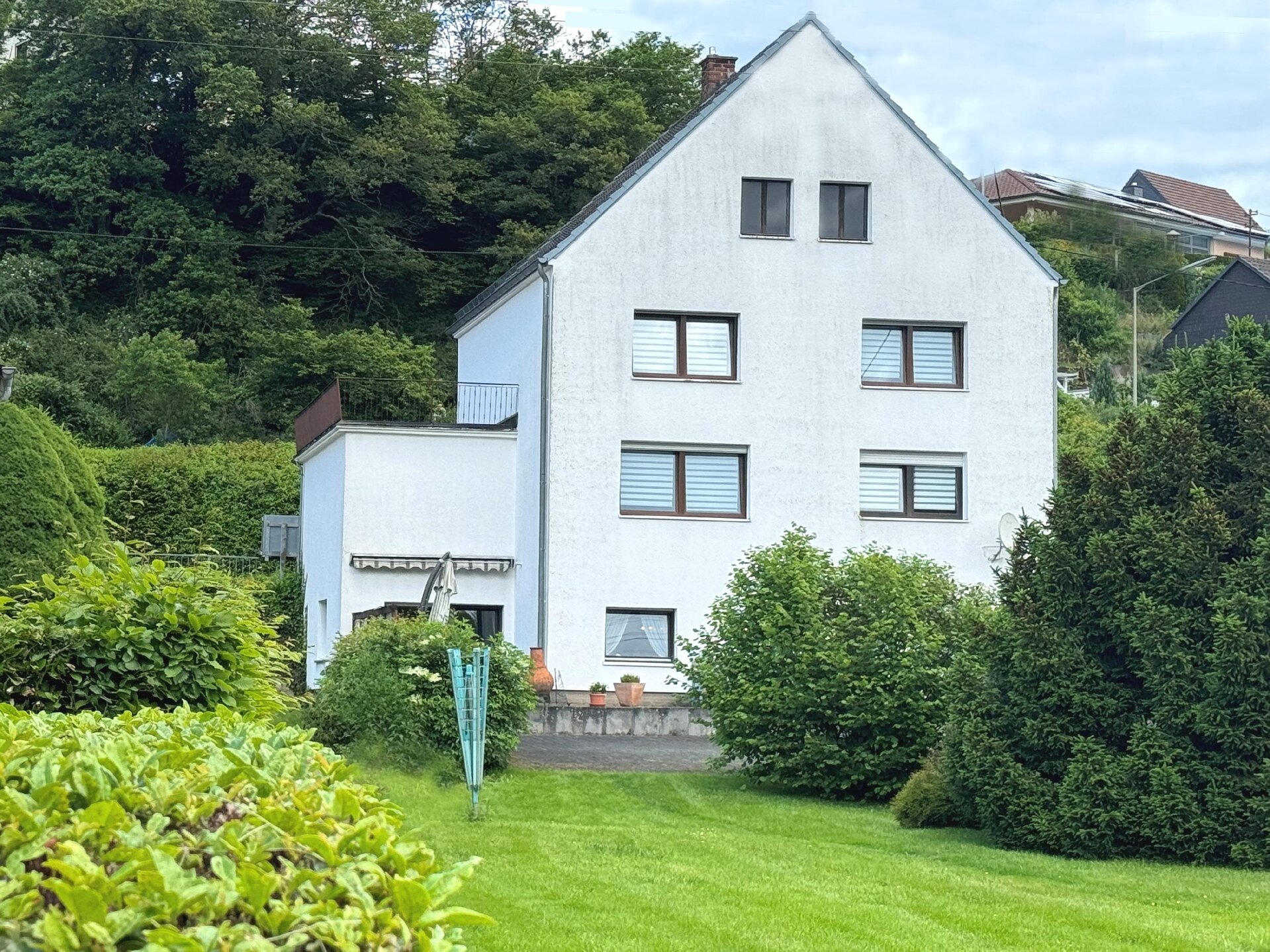 Mehrfamilienhaus zum Kauf 237.000 € 7 Zimmer 220 m²<br/>Wohnfläche 1.170 m²<br/>Grundstück Neustadt Neustadt/ Wied 53577