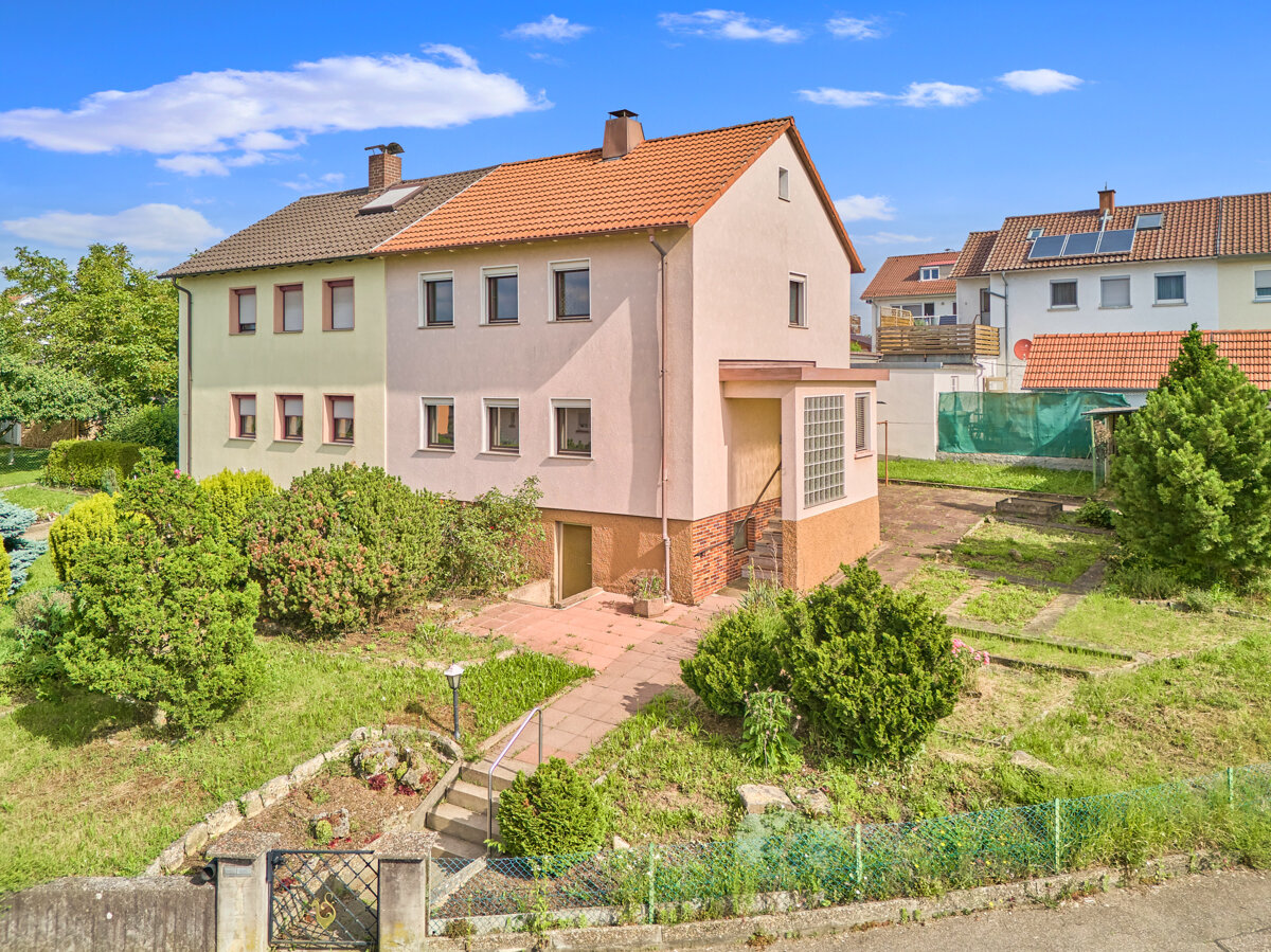 Doppelhaushälfte zum Kauf 310.000 € 4 Zimmer 88 m²<br/>Wohnfläche 493 m²<br/>Grundstück Eutingen - Stadtviertel 151 Pforzheim 75181