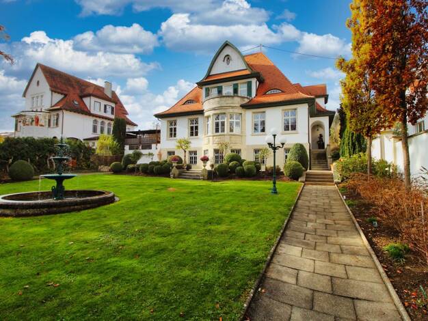 Villa zum Kauf 1.190.000 € 10 Zimmer 351 m² 1.122 m² Grundstück Balingen 72336