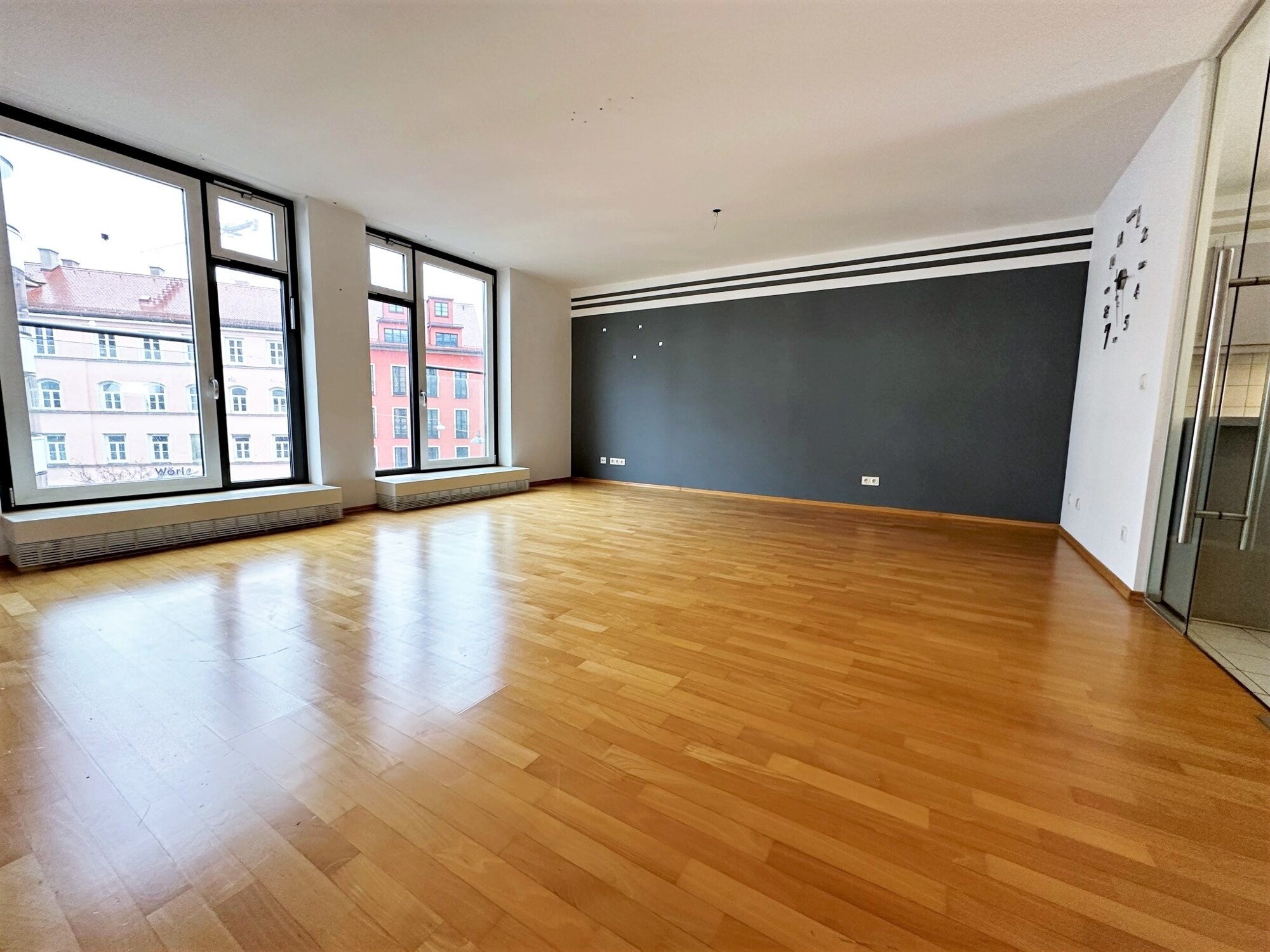 Wohnung zum Kauf 669.000 € 2 Zimmer 67,7 m²<br/>Wohnfläche 3. Stock<br/>Geschoss Josephsplatz München 80335