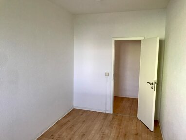 Wohnung zur Miete 382 € 3 Zimmer 63,6 m² Erdgeschoss Friedrichshafener Straße 27 Delitzsch Delitzsch 04509