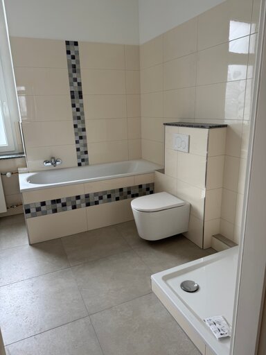 Wohnung zur Miete 950 € 4 Zimmer 105 m² 1. Geschoss frei ab sofort Rott Wuppertal 42283