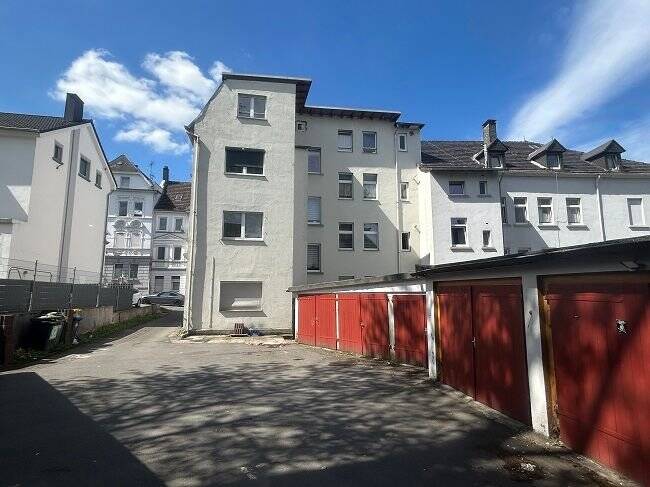 8-Familienhaus mit 7 Garagen + Doppelgarage mit Mietsteigerungspotential in Lüdenscheid...Nähe Neubaugebiet („Wiesenstraße“)…