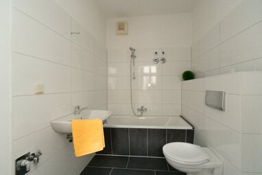 Apartment zur Miete 320 € 2 Zimmer 49,2 m² 3. Geschoss St.-Michael-Straße 5 Fichtestraße / Ambrosiusplatz Magdeburg 39112
