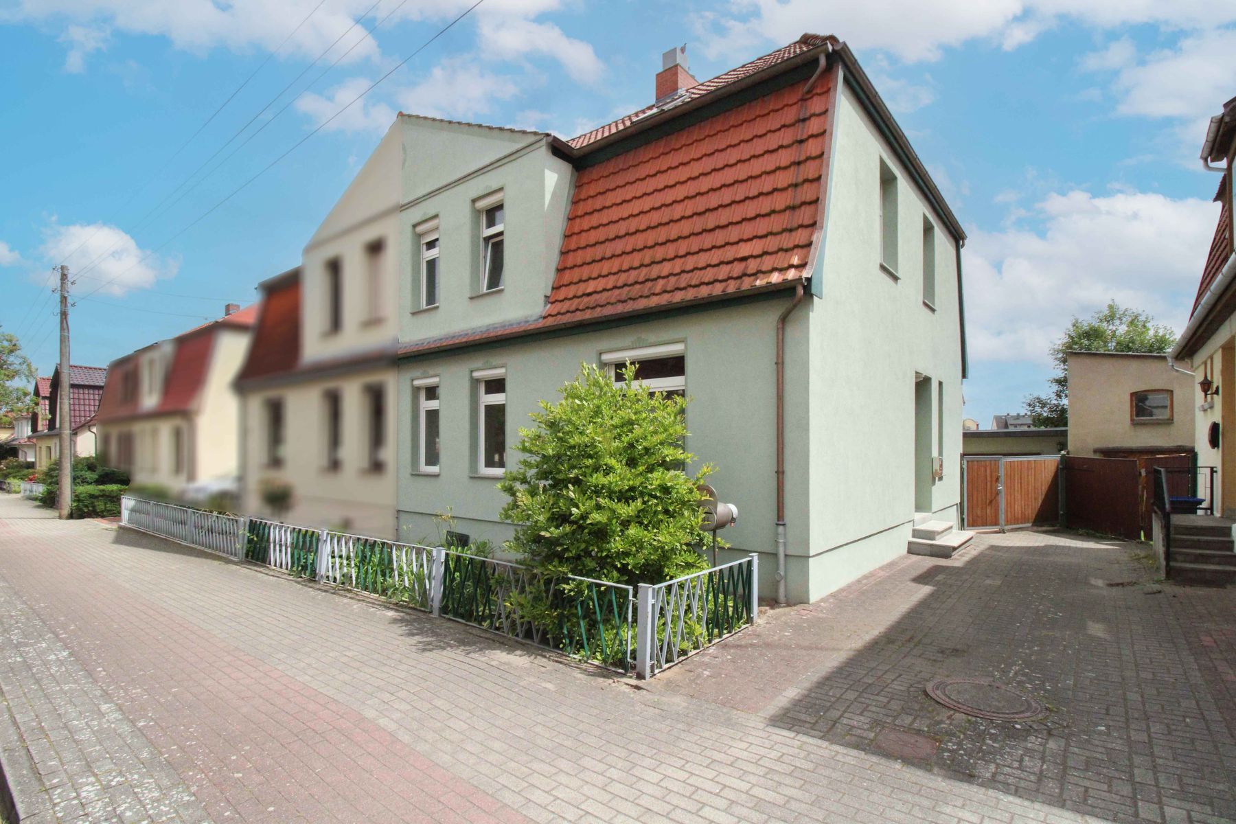 Doppelhaushälfte zum Kauf 199.000 € 6 Zimmer 148,3 m²<br/>Wohnfläche 427,3 m²<br/>Grundstück Teterow Teterow 17166