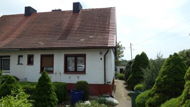 Doppelhaushälfte zum Kauf 49.500 € 3 Zimmer 67 m² 1.267 m² Grundstück Löbnitz Staßfurt 39443