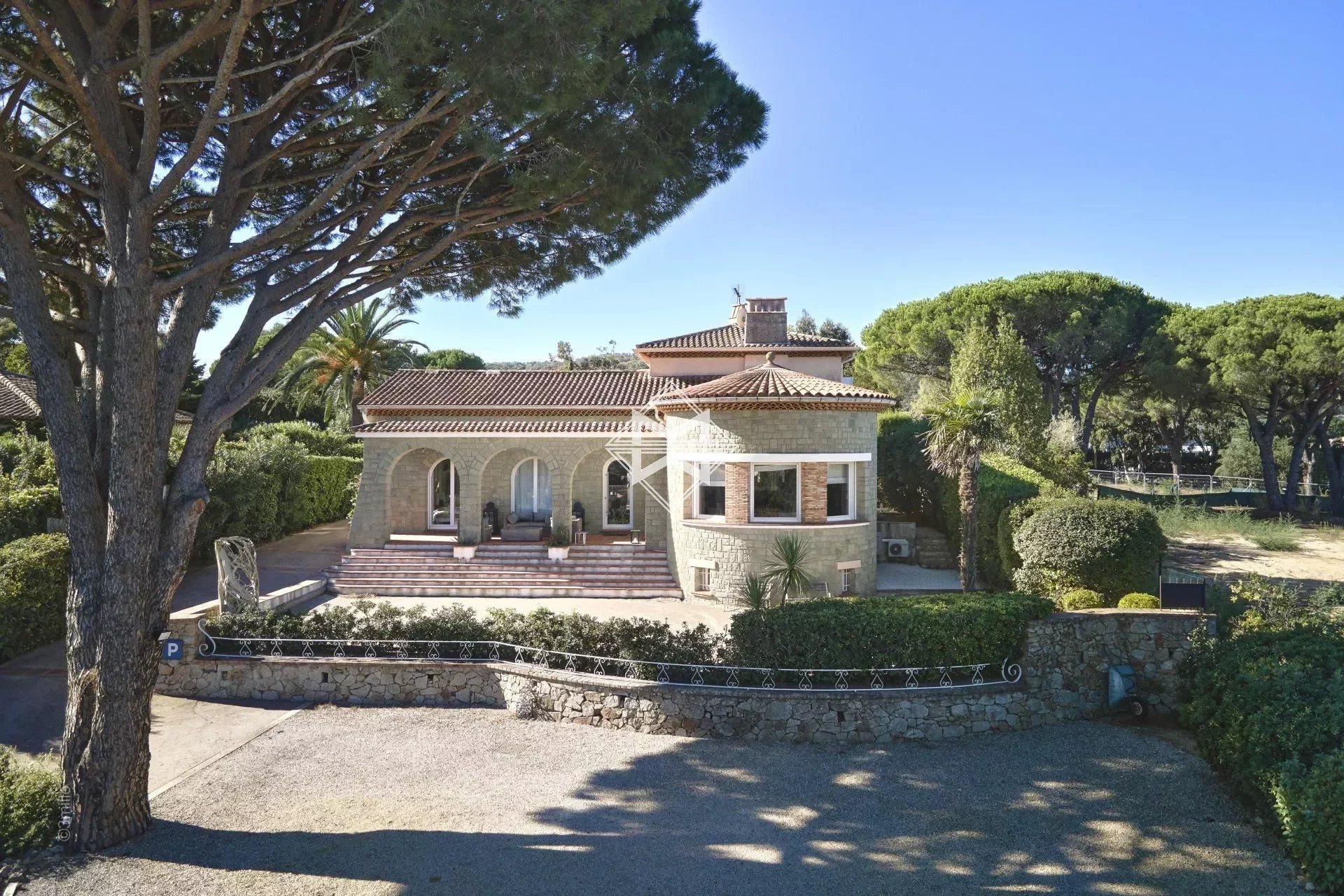 Villa zur Miete provisionsfrei 92.000 € 300 m²<br/>Wohnfläche 1.685 m²<br/>Grundstück Zone Est Diffuse Saint-Tropez 83990