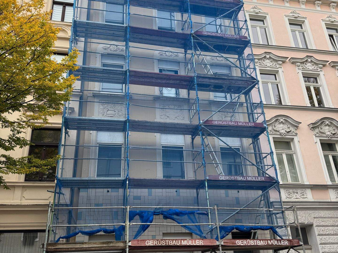 Mehrfamilienhaus  sanierungsbedürftig