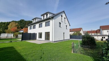 Doppelhaushälfte zum Kauf provisionsfrei 769.000 € 6 Zimmer 149 m² 288 m² Grundstück frei ab sofort Schwanenweg 10 Weiherhof Zirndorf 90513