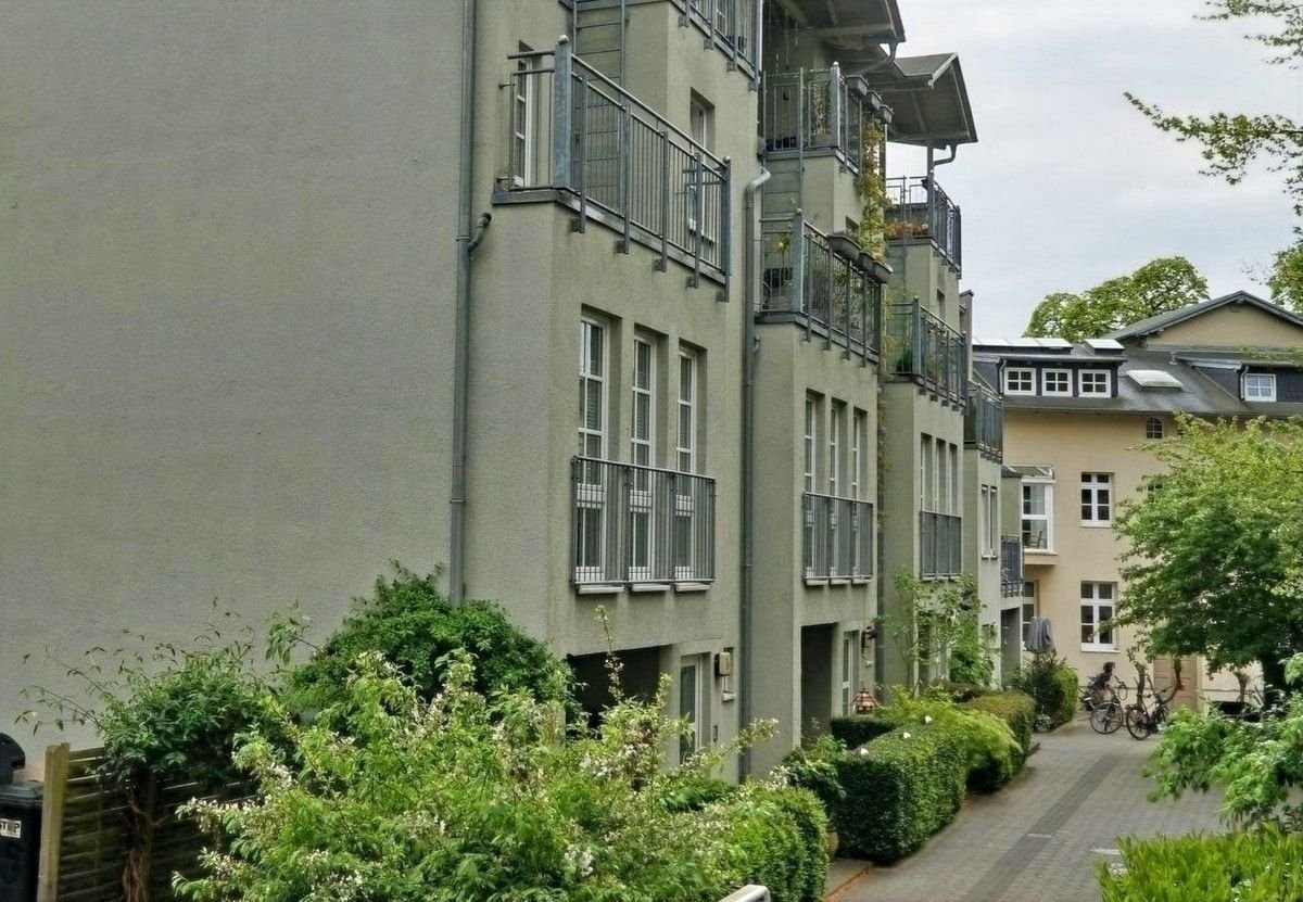 Im Herzen von Potsdam liegt diese außergewöhnliche Maisonette-Wohnung als Reihenhaus