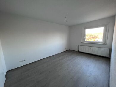 Wohnung zur Miete 199 € 2 Zimmer 38 m² 1. Geschoss frei ab sofort Rudolf-Breitscheid-Str. 7 Regis-Breitingen Regis-Breitingen 04565