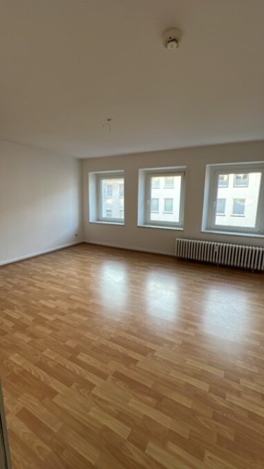 Wohnung zur Miete 995 € 3,5 Zimmer 130 m² 2. Geschoss Stephanstr. 13/15 Stephanplatz Krefeld 47799