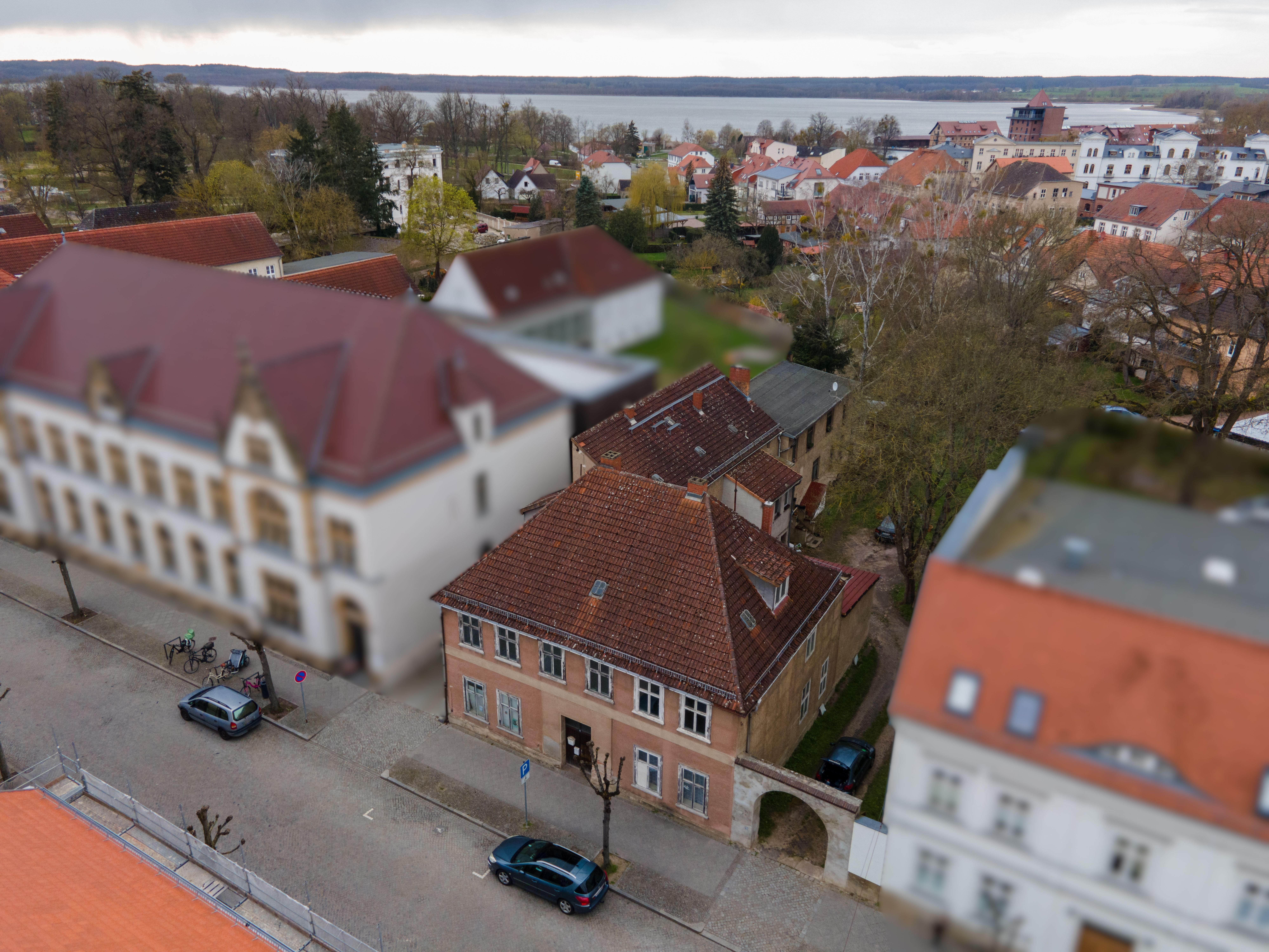 Mehrfamilienhaus zum Kauf 249.000 € 25 Zimmer 680 m²<br/>Wohnfläche 1.358 m²<br/>Grundstück Neustrelitz Neustrelitz 17235