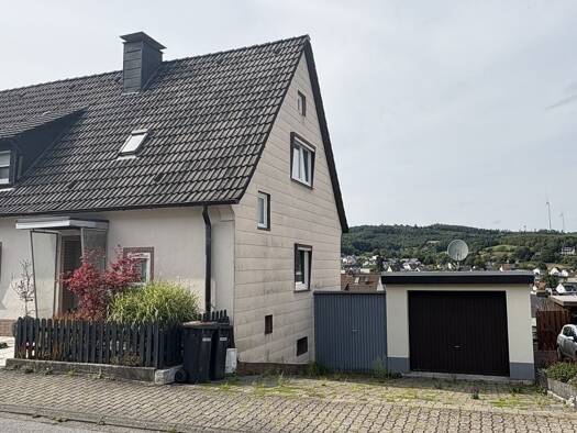 Doppelhaushälfte zum Kauf 162.000 € 4 Zimmer 91 m² 692 m² Grundstück Neuenrade 58809