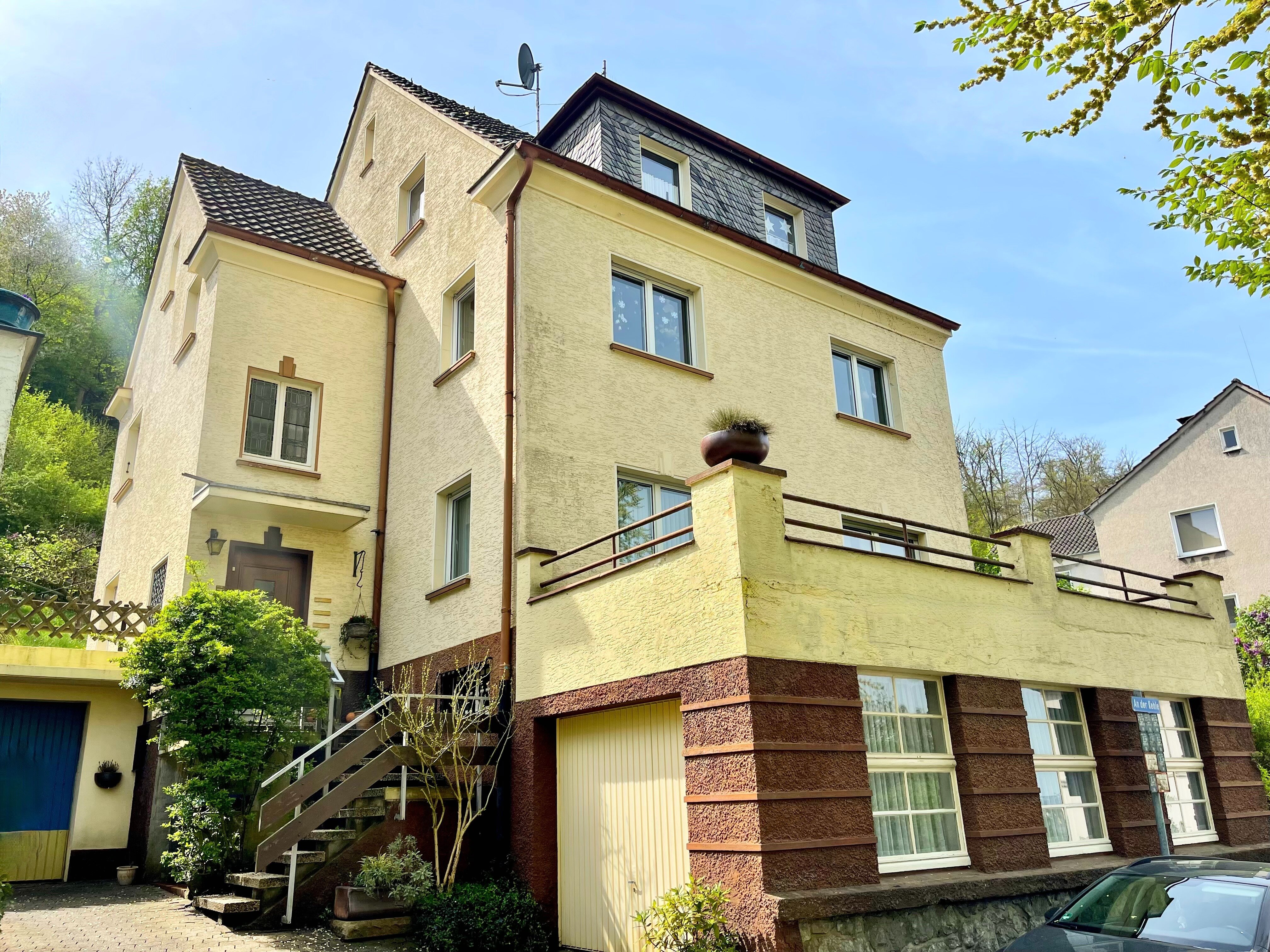 Mehrfamilienhaus zum Kauf 349.000 € 8 Zimmer 240 m²<br/>Wohnfläche 1.045 m²<br/>Grundstück Hohenlimburg-Zentrum / Wesselbach Hagen 58119