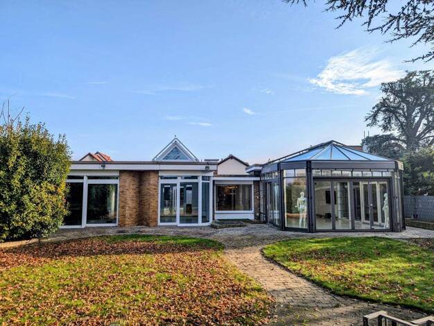 Bungalow zum Kauf 790.000 € 3 Zimmer 236 m² 1.139 m² Grundstück frei ab sofort Haßloch 67454