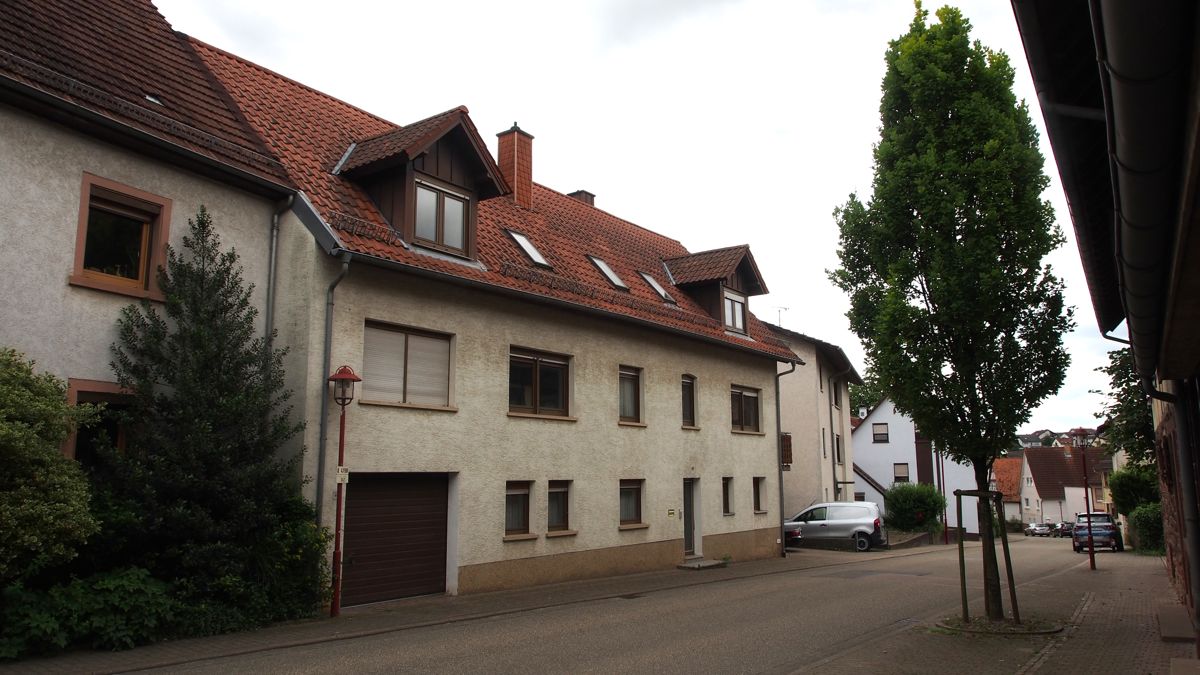 Mehrfamilienhaus zum Kauf 390.000 € 8 Zimmer 250 m²<br/>Wohnfläche 686 m²<br/>Grundstück Friedhofstraße 10 Epfenbach 74925