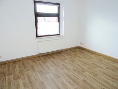 Wohnung zur Miete 360 € 3 Zimmer 65 m² 1. Geschoss frei ab sofort Langenhessen Werdau 08412