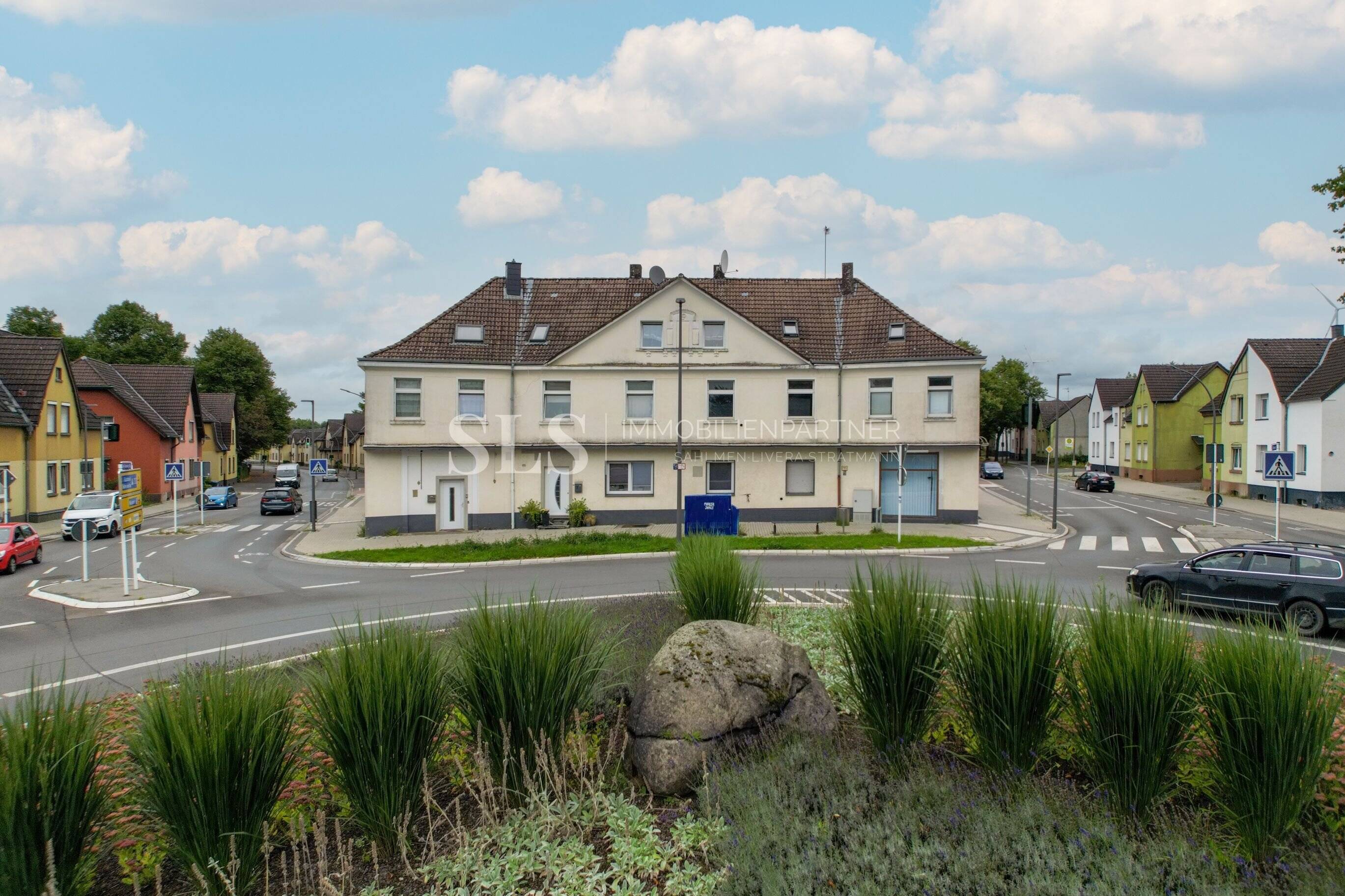 Gepflegtes Wohn- und Geschäftshaus mit 8 Einheiten und 3 Garagen in zentraler Lage