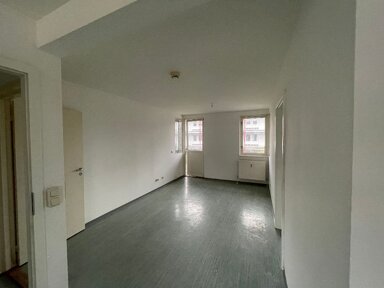 Wohnung zur Miete nur mit Wohnberechtigungsschein 700 € 4 Zimmer 94,1 m² 1. Geschoss frei ab 02.04.2025 Reichswaisenhausstr. 9C West Schwabach 91126