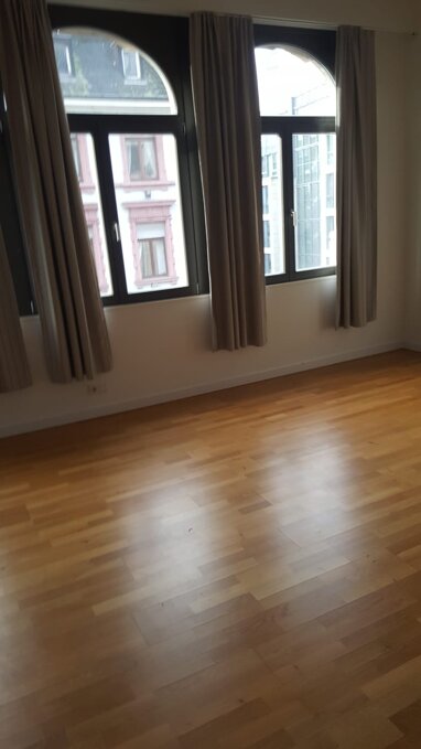 Wohnung zur Miete 1.250 € 2 Zimmer 77 m² 1. Geschoss Bahnhofsviertel Frankfurt am Main 60329