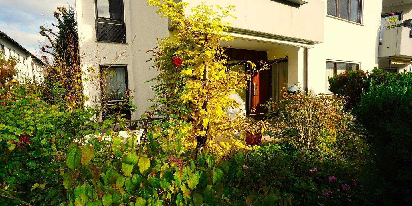Barrierearme 4-Zimmer-Wohnung mit Tiefgarage, Außenstellplatz und kleinem Grünbereich in Fellbach-Schmiden