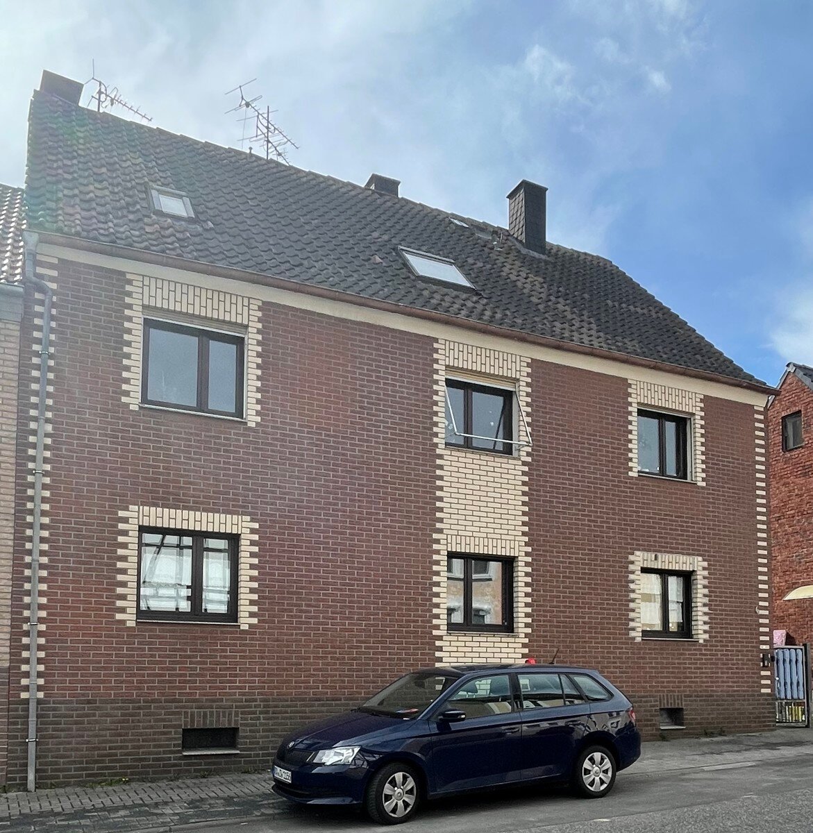 Mehrfamilienhaus zum Kauf 447.000 € 10 Zimmer 234,8 m²<br/>Wohnfläche 224 m²<br/>Grundstück Heldenbergen Nidderau 61130