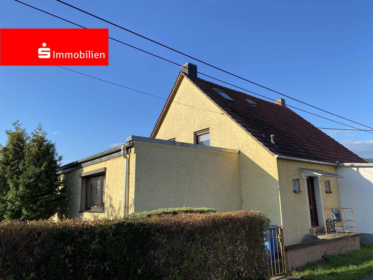 Von der Sonne verwöhntes Familienparadies in ruhiger Wohngegend