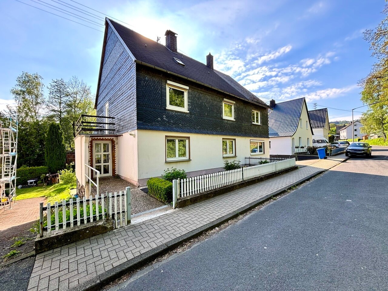 Einfamilienhaus zum Kauf 219.000 € 7 Zimmer 203 m²<br/>Wohnfläche 589 m²<br/>Grundstück Burbach Burbach 57299