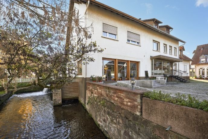 Mehrfamilienhaus zum Kauf als Kapitalanlage geeignet 590.000 € 5 Zimmer 225 m²<br/>Wohnfläche Denzlingen 79211