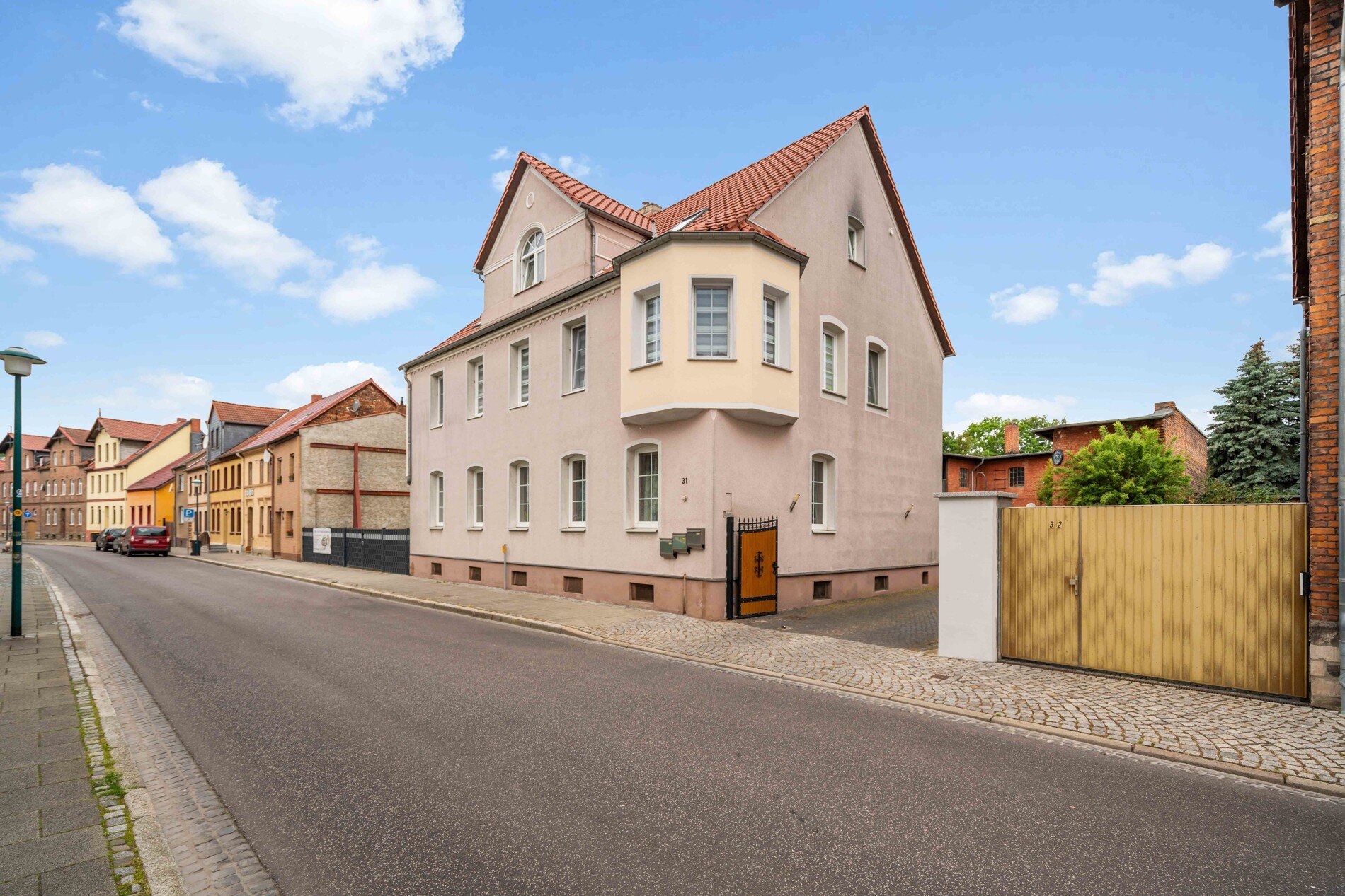 Mehrfamilienhaus zum Kauf 349.000 € 10 Zimmer 288 m²<br/>Wohnfläche 2.051 m²<br/>Grundstück Oschersleben Oschersleben 39387
