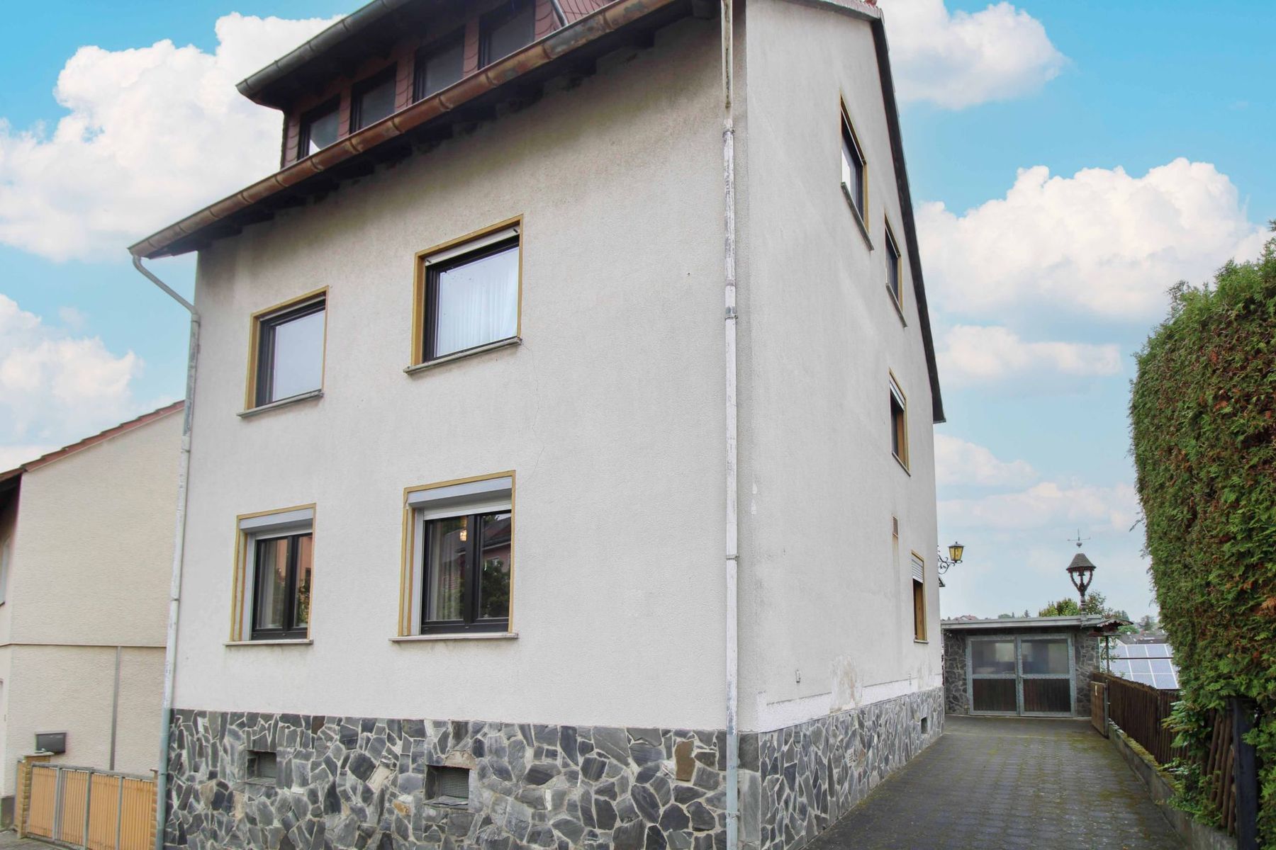 Einfamilienhaus zum Kauf 279.000 € 8 Zimmer 151,1 m²<br/>Wohnfläche 345,1 m²<br/>Grundstück Beuerbach Hünstetten 65510