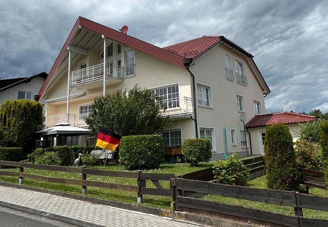 Mehrfamilienhaus zum Kauf provisionsfrei 560.000 € 400 m²<br/>Wohnfläche 717 m²<br/>Grundstück ab sofort<br/>Verfügbarkeit Waldstraße 47 Bonbaden Braunfels 35619