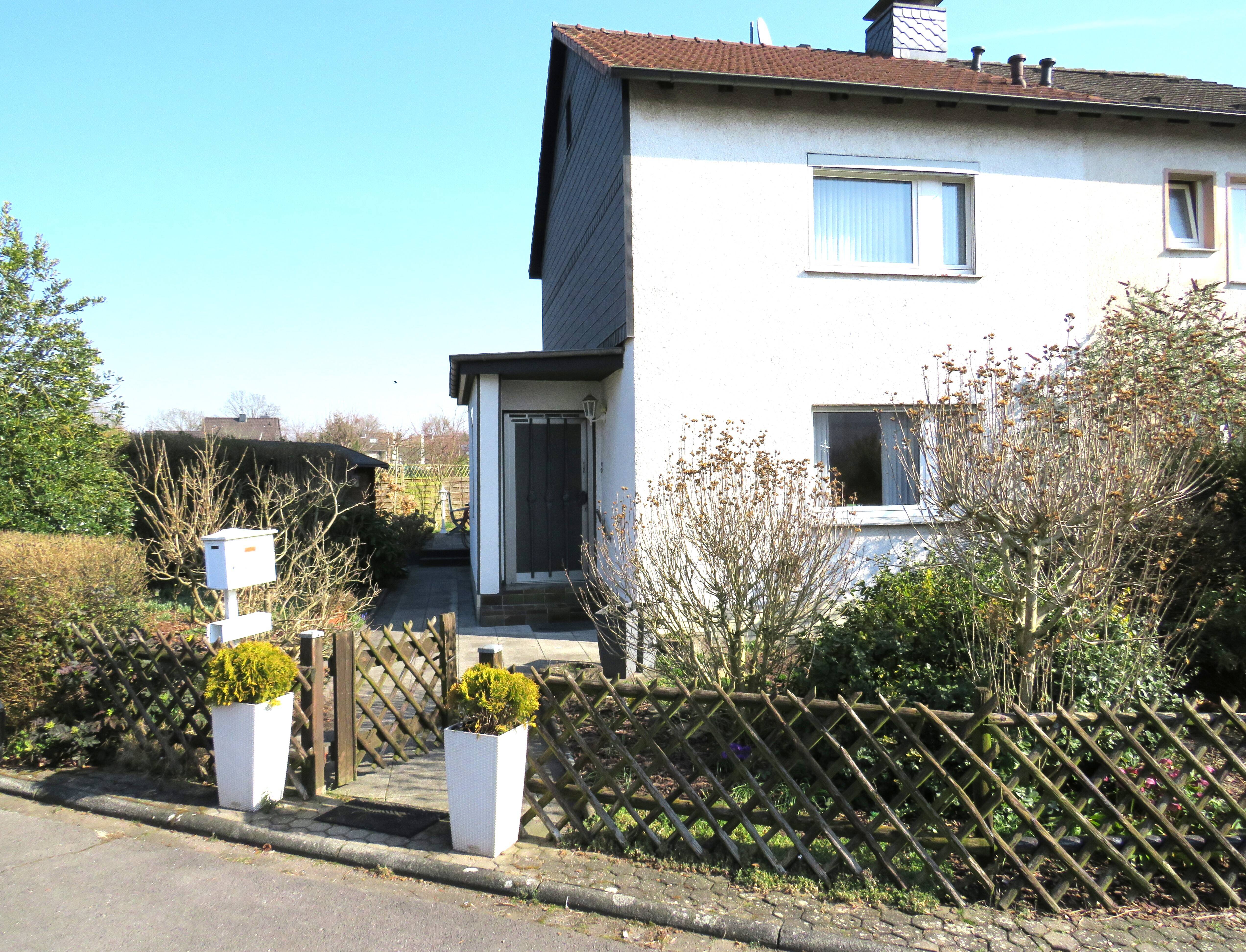 Kleine Doppelhaushälfte mit Anbaupotential