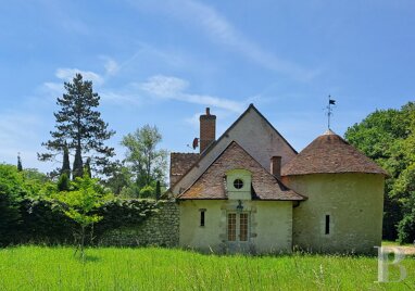 Einfamilienhaus zum Kauf 780.000 € 16 Zimmer 496 m² 72.130 m² Grundstück Valaire 41120