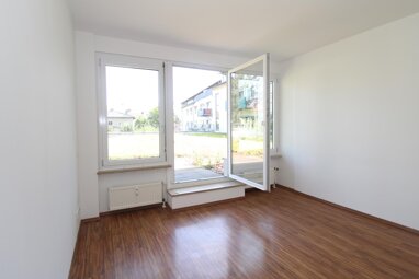 Wohnung zur Miete 445 € 2 Zimmer 46 m² 1. Geschoss Niedersedlitzer Platz 6-7 Niedersedlitz-Südost Dresden 01259