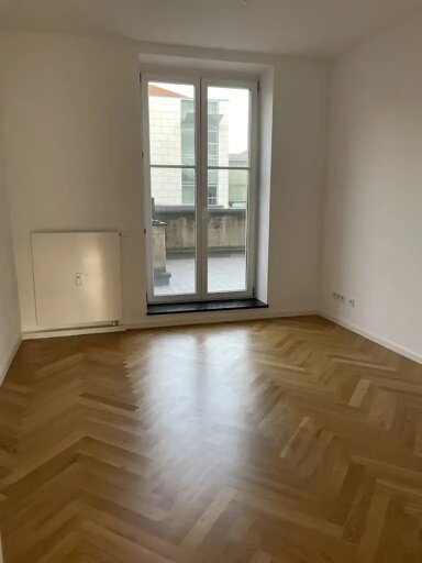 Wohnung zur Miete 700 € 4 Zimmer 110 m² frei ab sofort Altmarkt Innere Altstadt-Ost Dresden 01067