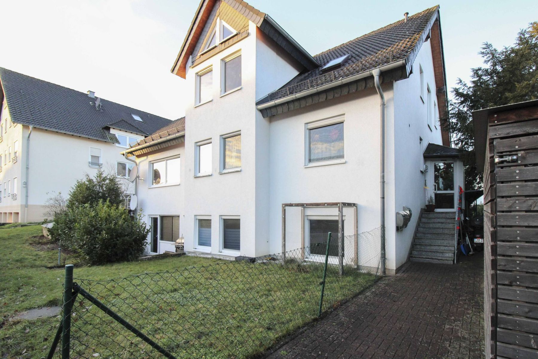 Mehrfamilienhaus zum Kauf 389.000 € 9,5 Zimmer 269,4 m²<br/>Wohnfläche 854,2 m²<br/>Grundstück Eppenrod 65558